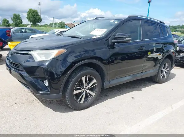 2T3RFREVXHW549856 2017 TOYOTA RAV 4 - Image 2