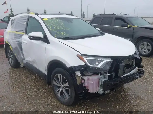 2T3RFREVXHW596756 2017 TOYOTA RAV 4 - Image 1
