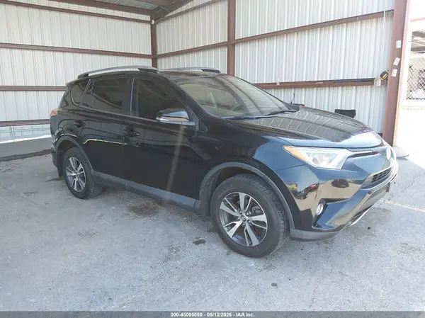 2T3RFREVXHW598233 2017 TOYOTA RAV 4 - Image 1