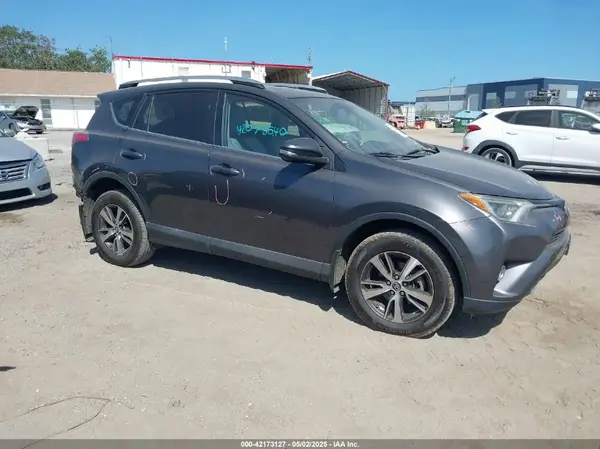 2T3RFREVXHW608548 2017 TOYOTA RAV 4 - Image 1