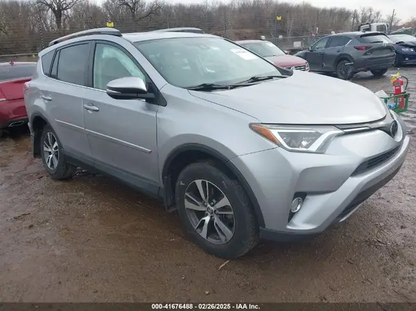 2T3RFREVXHW660908 2017 TOYOTA RAV 4 - Image 1