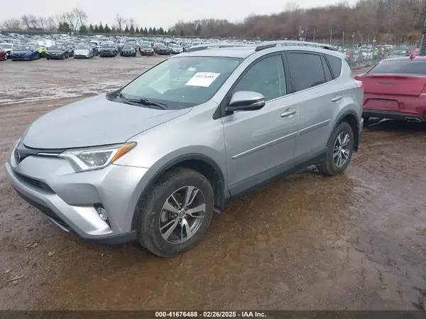 2T3RFREVXHW660908 2017 TOYOTA RAV 4 - Image 2