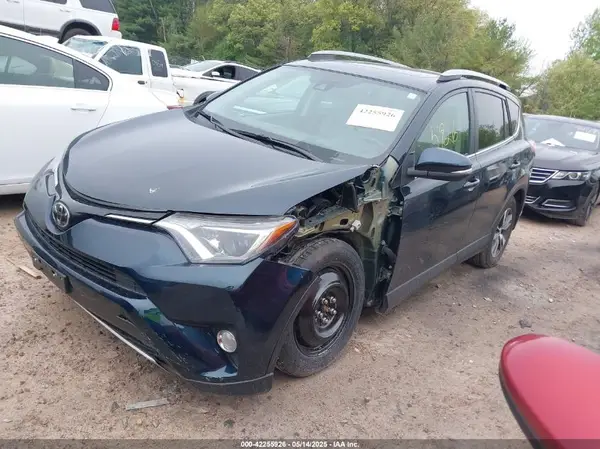 2T3RFREVXHW663162 2017 TOYOTA RAV 4 - Image 2