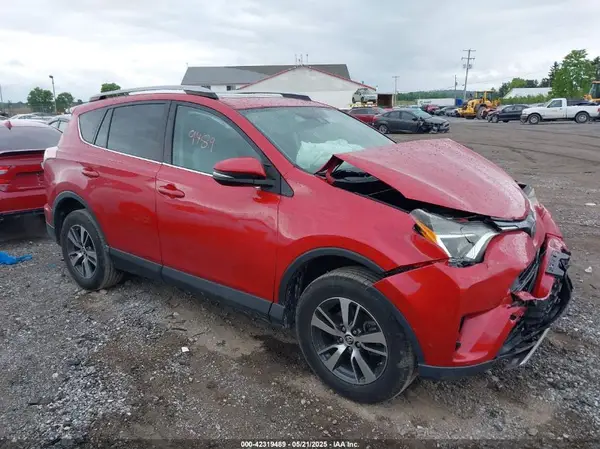 2T3RFREVXHW682505 2017 TOYOTA RAV 4 - Image 1