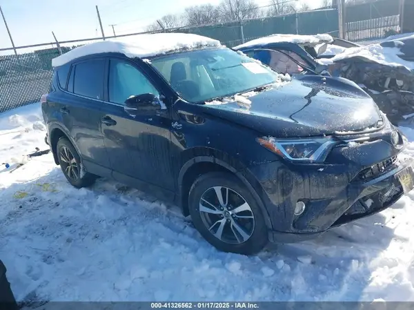 2T3RFREVXHW695304 2017 TOYOTA RAV 4 - Image 1