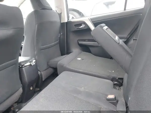 2T3RFREVXJW704315 2018 TOYOTA RAV 4 - Image 8