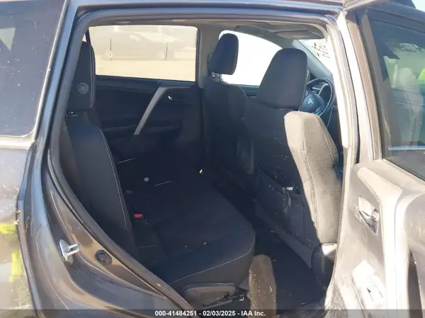 2T3RFREVXJW747570 2018 TOYOTA RAV 4 - Image 8