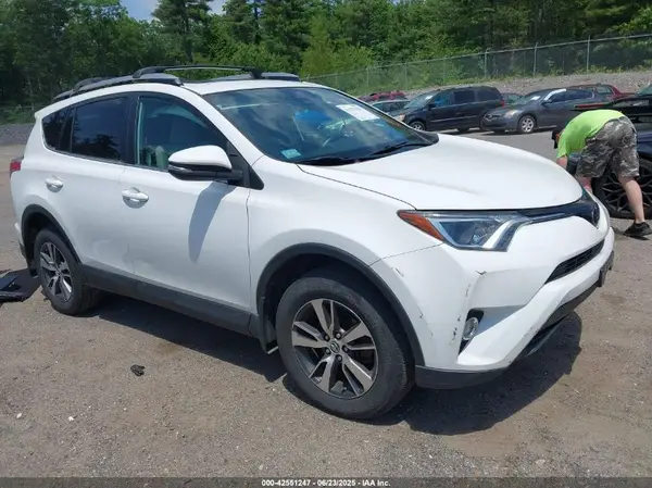 2T3RFREVXJW749741 2018 TOYOTA RAV 4 - Image 1