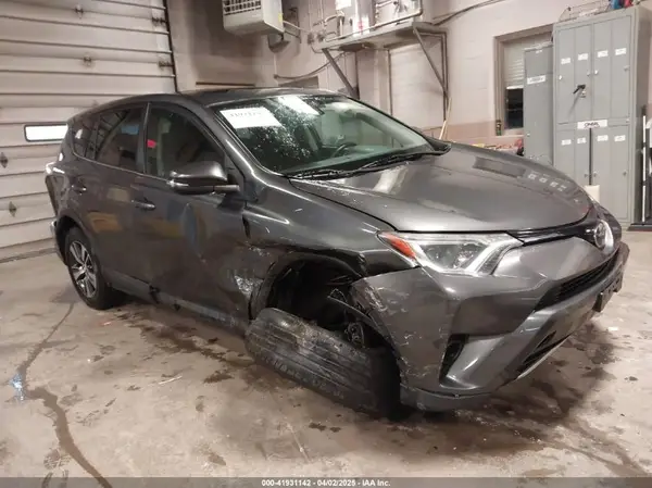 2T3RFREVXJW788412 2018 TOYOTA RAV 4 - Image 1