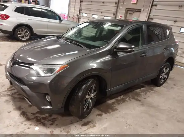 2T3RFREVXJW788412 2018 TOYOTA RAV 4 - Image 2
