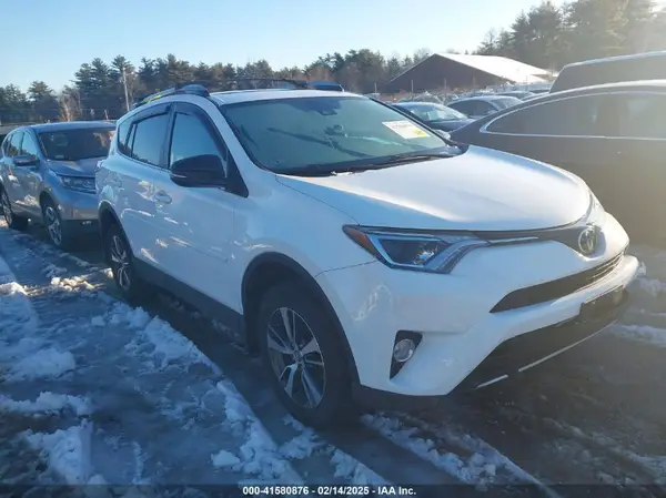2T3RFREVXJW819111 2018 TOYOTA RAV 4 - Image 1