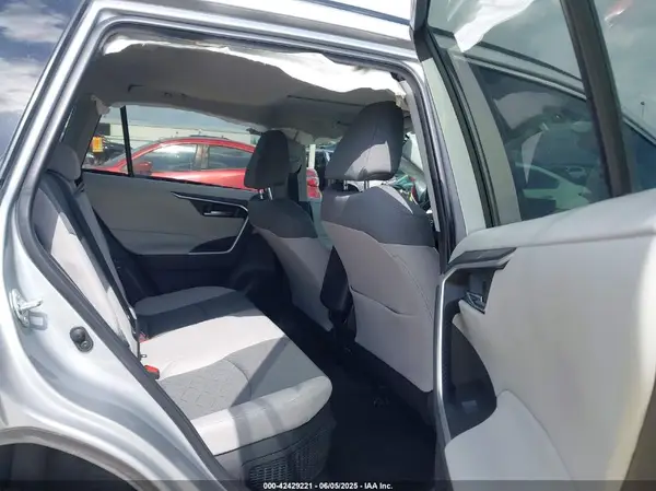 2T3RWRFV0NW133583 2022 TOYOTA RAV 4 - Image 8