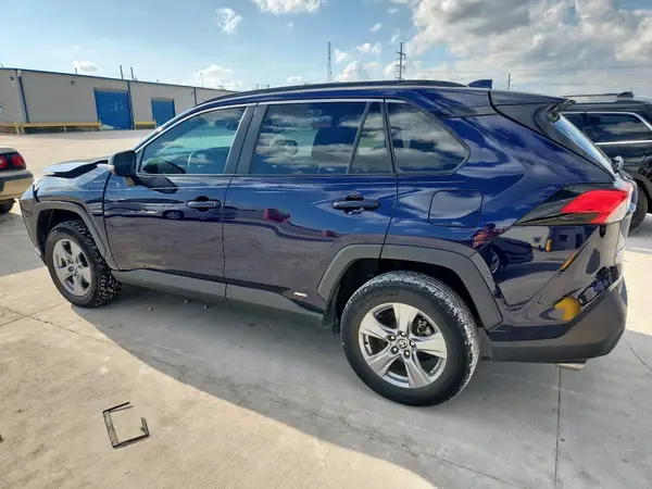 2T3RWRFV0NW138427 2022 TOYOTA RAV 4 - Image 2