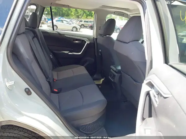 2T3RWRFV1KW030037 2019 TOYOTA RAV 4 - Image 8