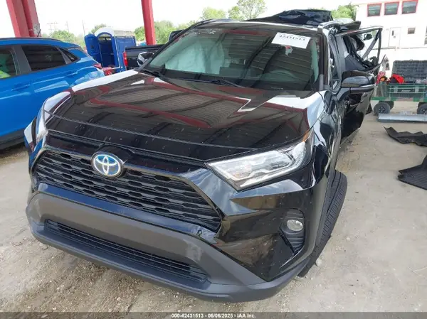 2T3RWRFV1LW077070 2020 TOYOTA RAV 4 - Image 2