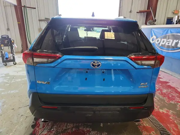 2020 TOYOTA RAV 4 auction photo 6