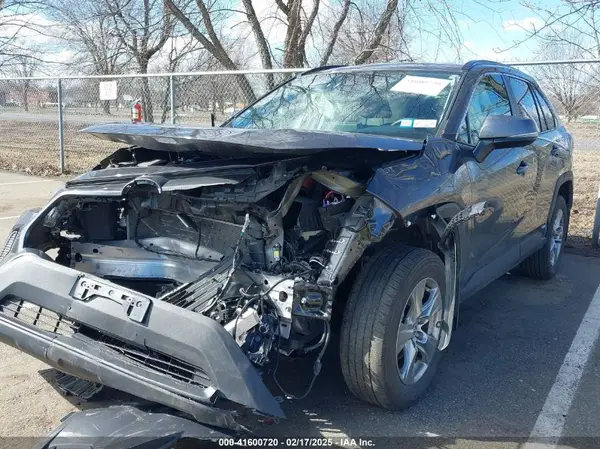 2T3RWRFV2RW201839 2024 TOYOTA RAV 4 - Image 2