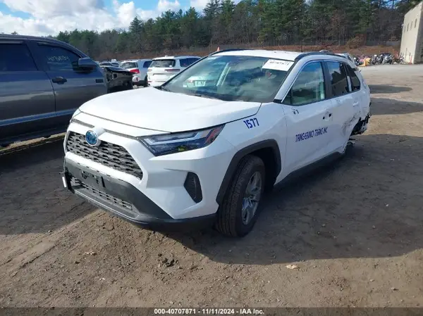 2T3RWRFV5RW226055 2024 TOYOTA RAV 4 - Image 2