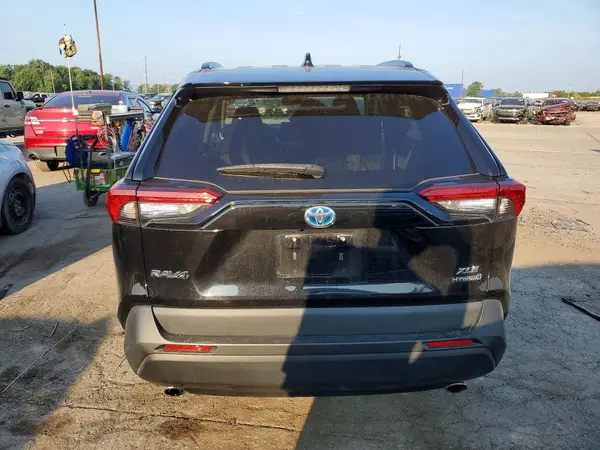 2019 TOYOTA RAV 4 auction photo 6