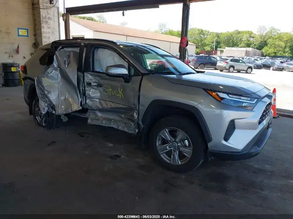 2T3RWRFV7RW190045 2024 TOYOTA RAV 4 - Image 1