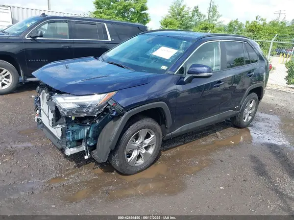 2T3RWRFV7RW238692 2024 TOYOTA RAV 4 - Image 2
