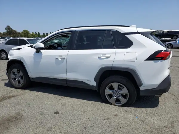 2T3RWRFV8RW250575 2024 TOYOTA RAV 4 - Image 2