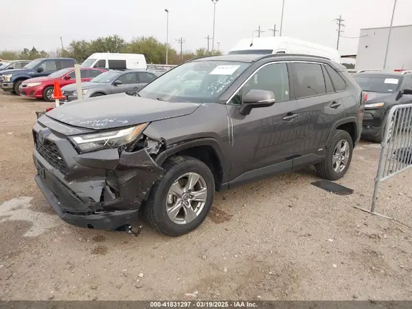 2T3RWRFV9RW199667 2024 TOYOTA RAV 4 - Image 2