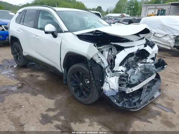 2T3T6RFV3RW066117 2024 TOYOTA RAV 4 - Image 1