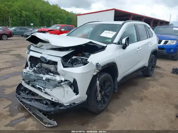 2T3T6RFV3RW066117 2024 TOYOTA RAV 4 - Image 2