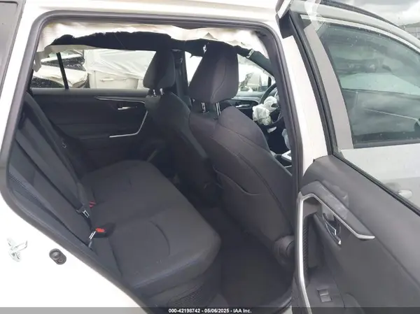 2T3T6RFV3RW066117 2024 TOYOTA RAV 4 - Image 8