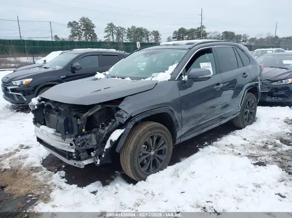 2T3T6RFV9NW031740 2022 TOYOTA RAV 4 - Image 2