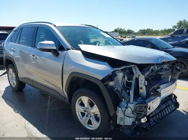 2T3W1RFV0MC140549 2021 TOYOTA RAV 4 - Image 1