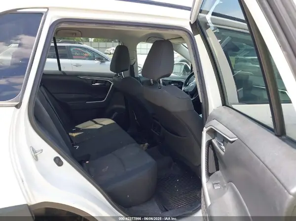 2T3W1RFV0MW114998 2021 TOYOTA RAV 4 - Image 8