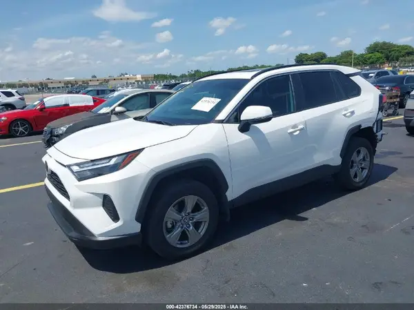 2T3W1RFV0RC300646 2024 TOYOTA RAV 4 - Image 2