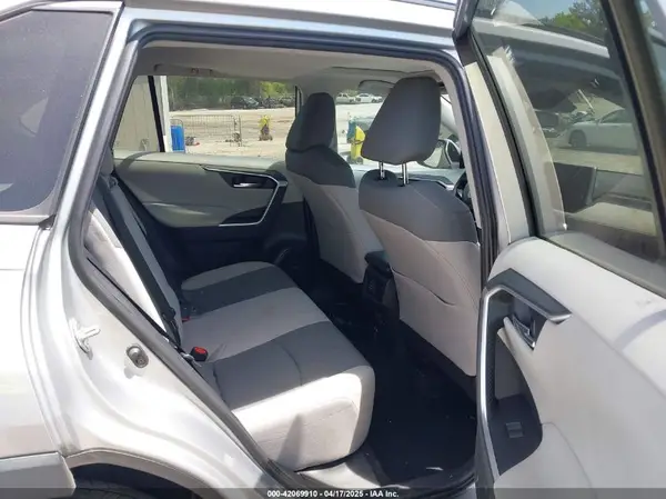 2T3W1RFV1KW006340 2019 TOYOTA RAV 4 - Image 8