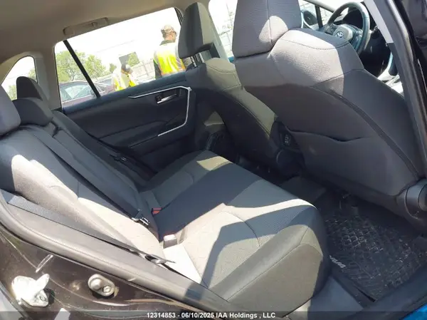 2T3W1RFV1MC106748 2021 TOYOTA RAV 4 - Image 8