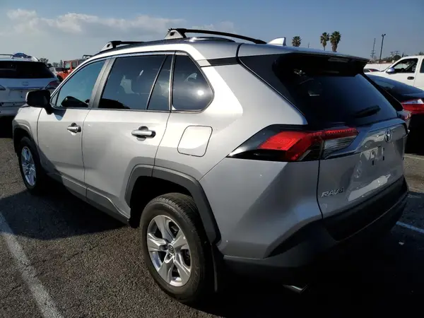2T3W1RFV1MC156193 2021 TOYOTA RAV 4 - Image 2