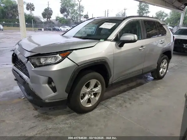 2T3W1RFV1MC160518 2021 TOYOTA RAV 4 - Image 2