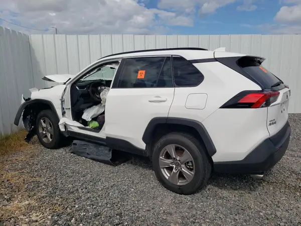 2T3W1RFV1NC206608 2022 TOYOTA RAV 4 - Image 2