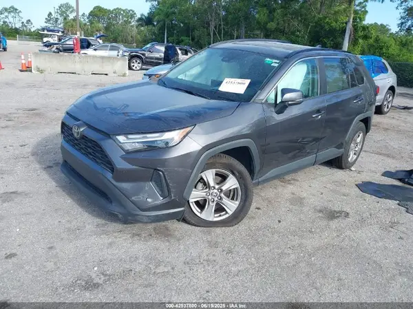 2T3W1RFV2NC203832 2022 TOYOTA RAV 4 - Image 2