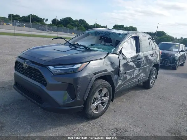 2T3W1RFV2NC204981 2022 TOYOTA RAV 4 - Image 2