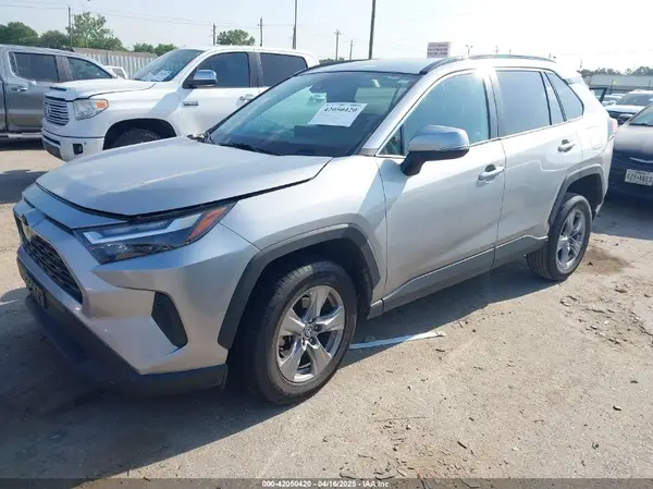 2T3W1RFV2NW201982 2022 TOYOTA RAV 4 - Image 2