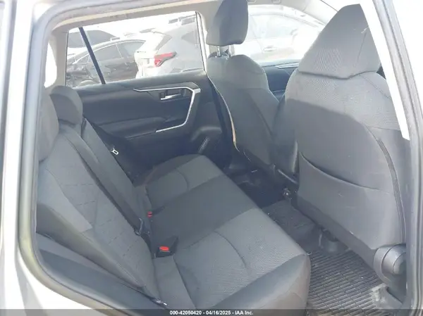 2T3W1RFV2NW201982 2022 TOYOTA RAV 4 - Image 8