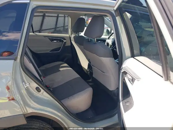 2T3W1RFV3KW007747 2019 TOYOTA RAV 4 - Image 8