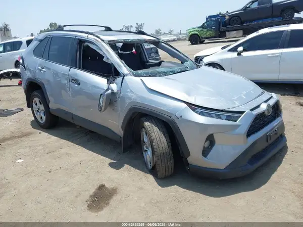 2T3W1RFV3KW028825 2019 TOYOTA RAV 4 - Image 1