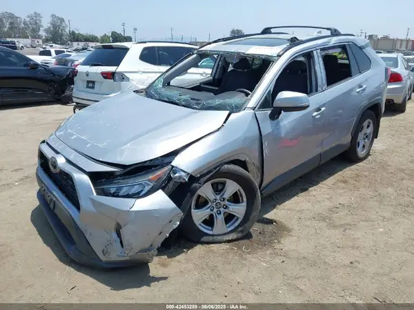 2T3W1RFV3KW028825 2019 TOYOTA RAV 4 - Image 2