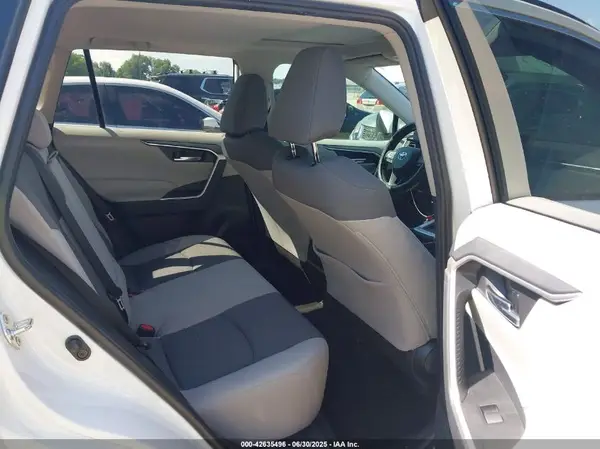 2T3W1RFV3KW031627 2019 TOYOTA RAV 4 - Image 8