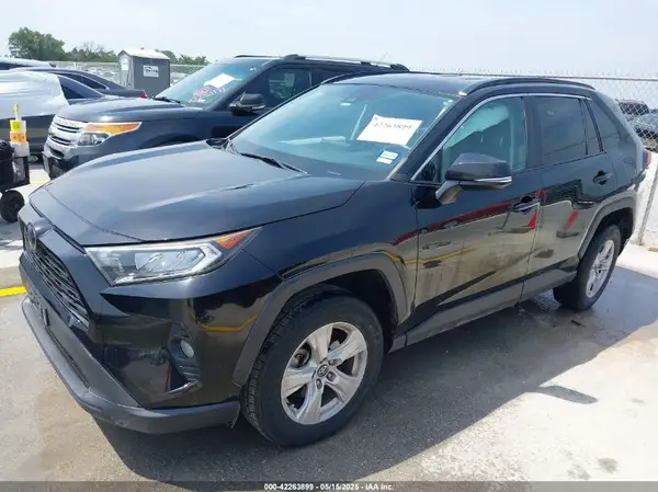2T3W1RFV3MC097504 2021 TOYOTA RAV 4 - Image 2