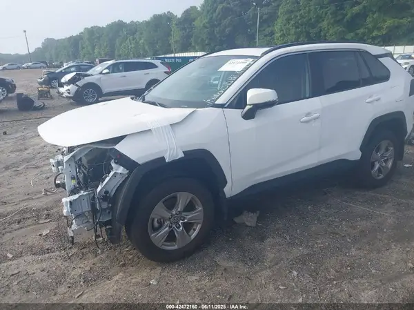2T3W1RFV3RC265116 2024 TOYOTA RAV 4 - Image 2