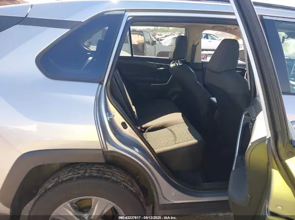 2T3W1RFV3RC272213 2024 TOYOTA RAV 4 - Image 8